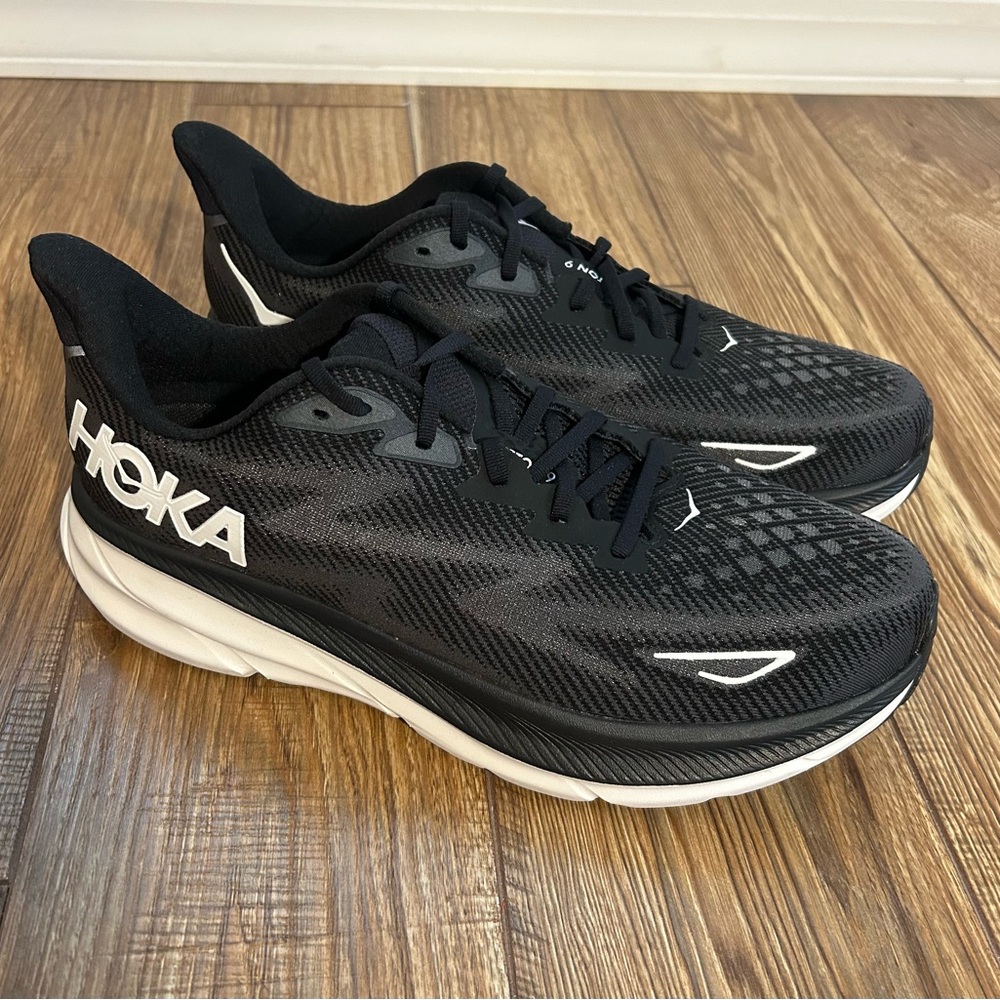 NEW Hoka Clifton 9 Running Shoes Sneakers Men's 13EE Wide Black White 1132210 - Picture 2 of 8